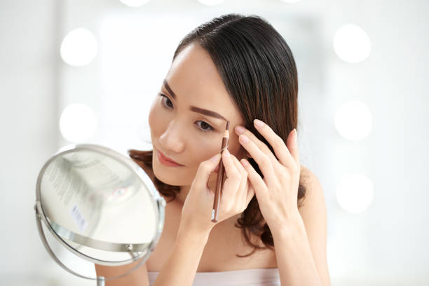 how to fill in my eyebrows naturally